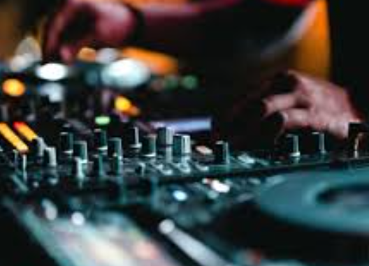 perjalanan-dj-dari-hobi-rumahan-hingga-panggung-profesional