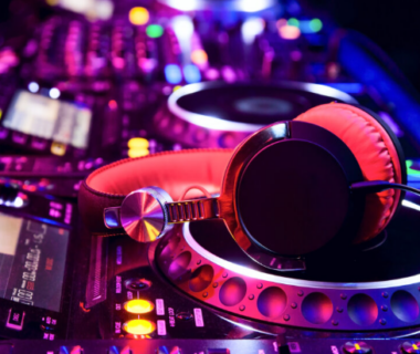 alat-dj-profesional-yang-wajib-dimiliki-untuk-panggung