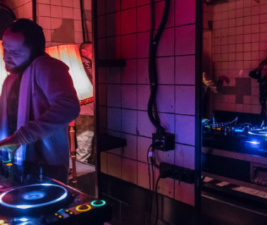 peran-dj-dalam-menghidupkan-suasana-acara