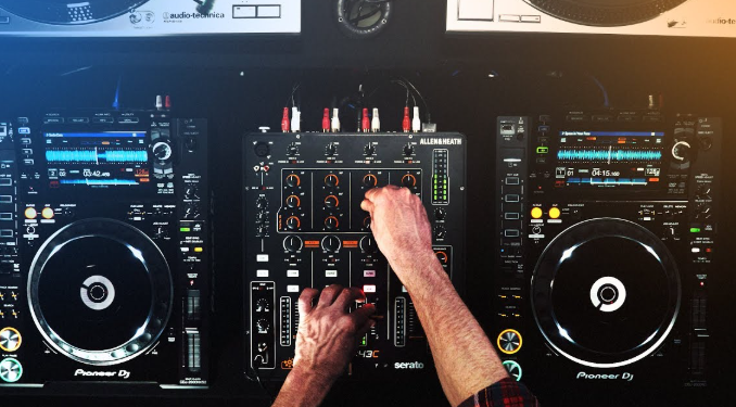 tips-dan-trik-dj-profesional-untuk-mix-lagu-lebih-sempurna