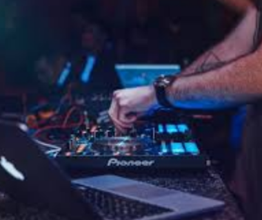 Tips Pemula Untuk Membuat Lagu Bertemakan DJ