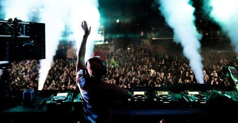 Pesona Dunia Malam DJ dan Gaya Hidup Musik Elektronik